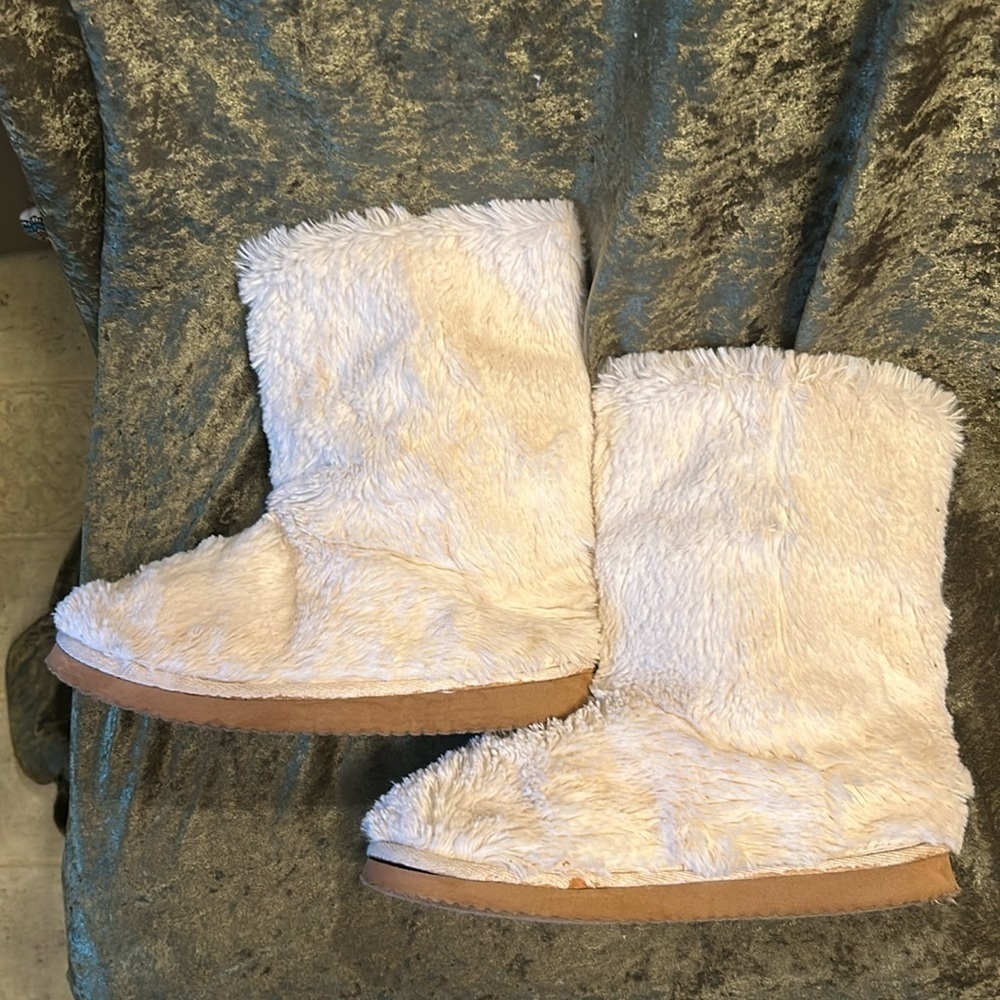 High Top Slippers - Picture 3 of 10